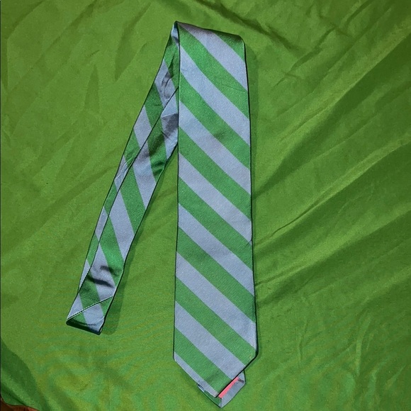 Lilly Pulitzer Green and Gray Striped Men's Tie-Flaws - Picture 1 of 6